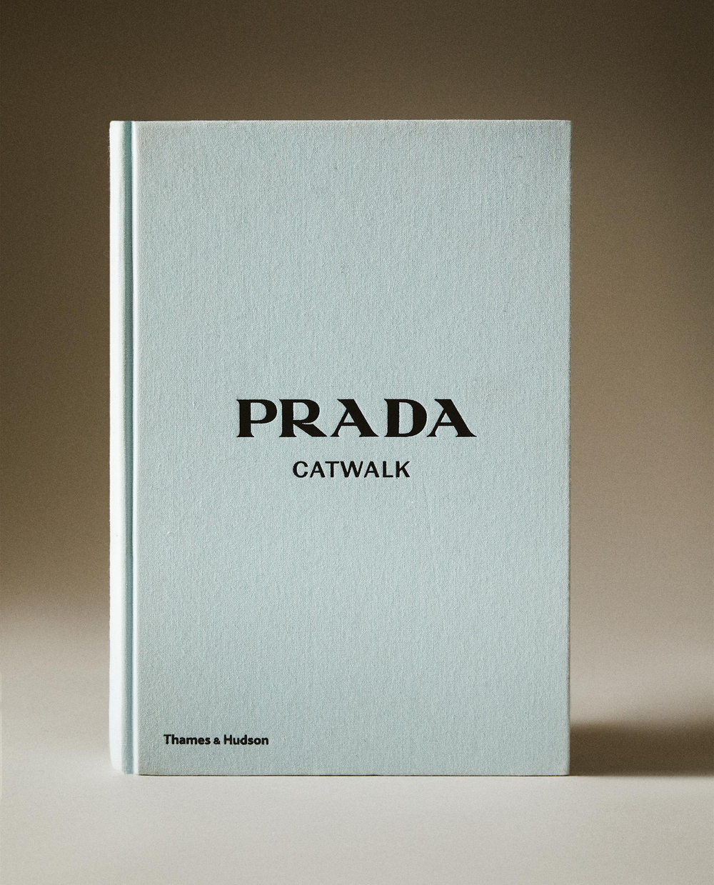 Prada Catwalk. Полная коллекция подиумных образов (на английском языке)