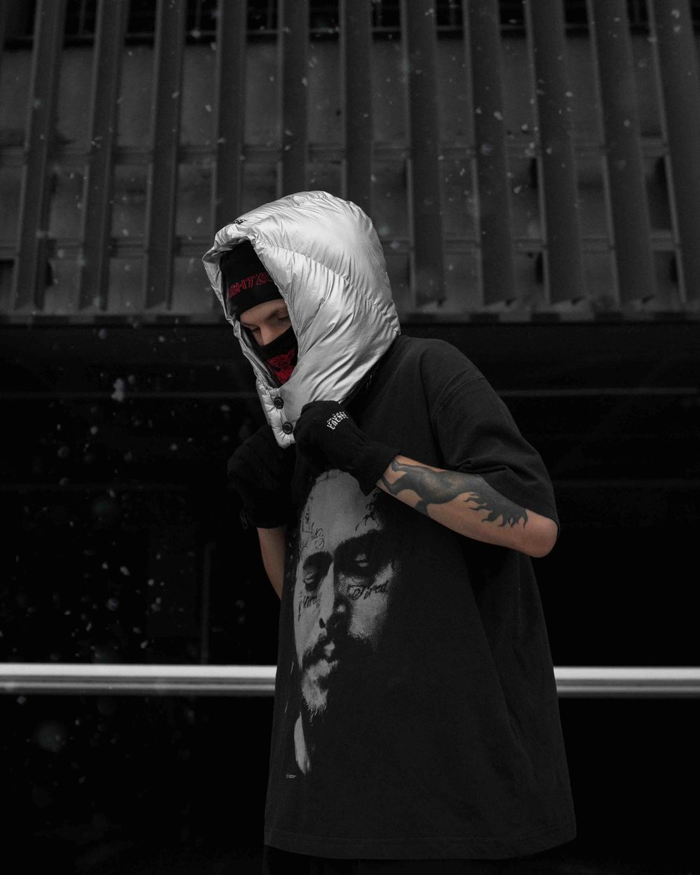 Купить Пуховик Issaya Geometric Silver Сrumple Puffer 2.0 Hood серый Пуховик Issaya Geometric Silver Сrumple Puffer 2.0 Hood серый