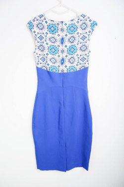 Платье Magda приталенное, визуально на 42 размер, новое