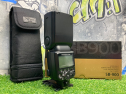 Nikon Speedlight SB-900