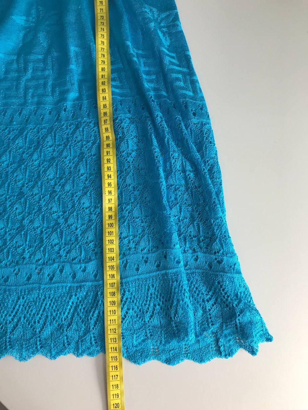 Платье вязаное приятного оттенка, визуально на 46 размер