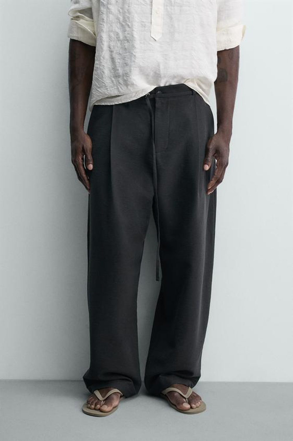 ZARA БРЮКИ BALLOON FIT С ЗАЩИПАМИ И ПОЯСОМ, ЧЕРНЫЙ