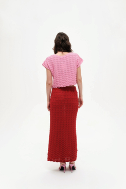 Розовая трикотажная кофточка