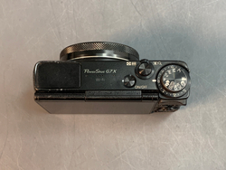 Canon PowerShot G7X едва заметный скол на экране