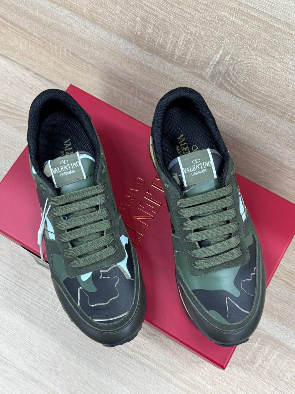 Кроссовки Valentino
