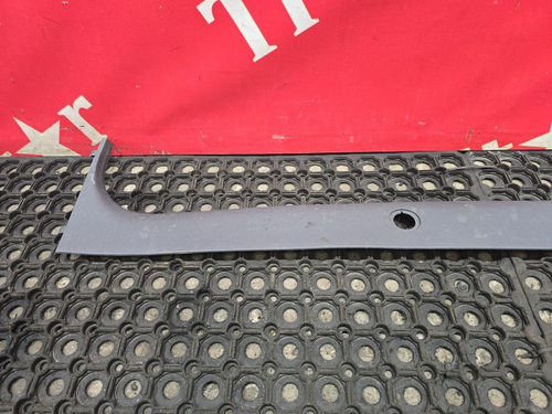 Накладка стойки левой