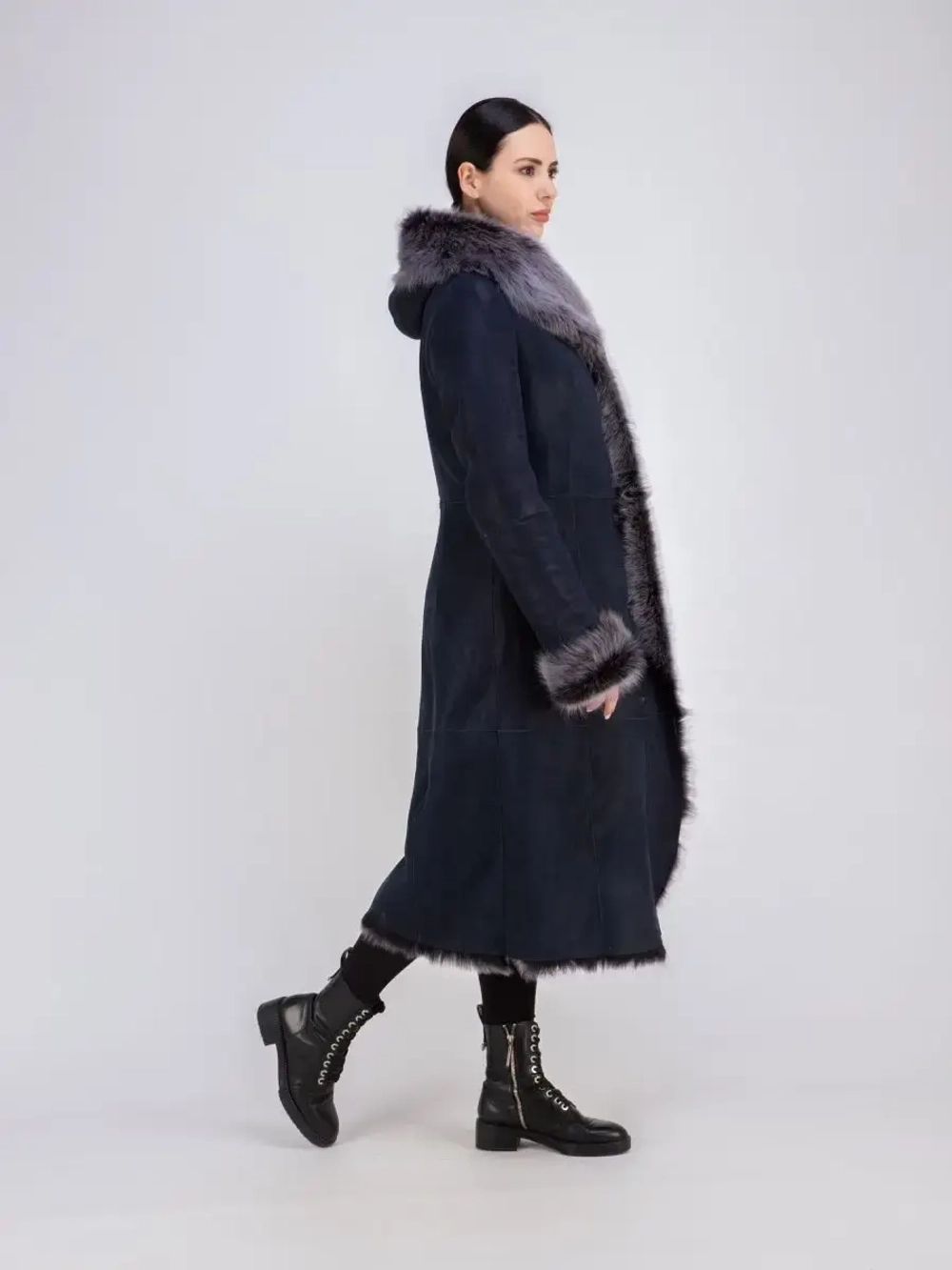 Дубленка зимняя натуральная с капюшоном длинная и теплая
