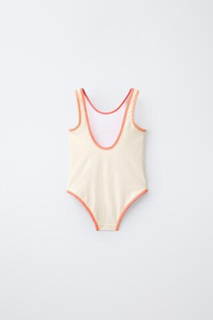 ZARA КУПАЛЬНИК ИЗ ЖАТОЙ ТКАНИ С КОНТРАСТНОЙ ОТДЕЛКОЙ, ЭКРЮ