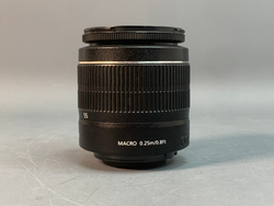 Canon 600D kit 18-55mm 3.5-5.6 III 6.400 кадров
