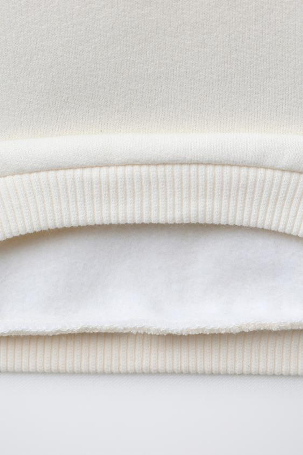 ZARA ТОЛСТОВКА С НАШИВКОЙ «МЕДВЕДЬ», ЭКРЮ