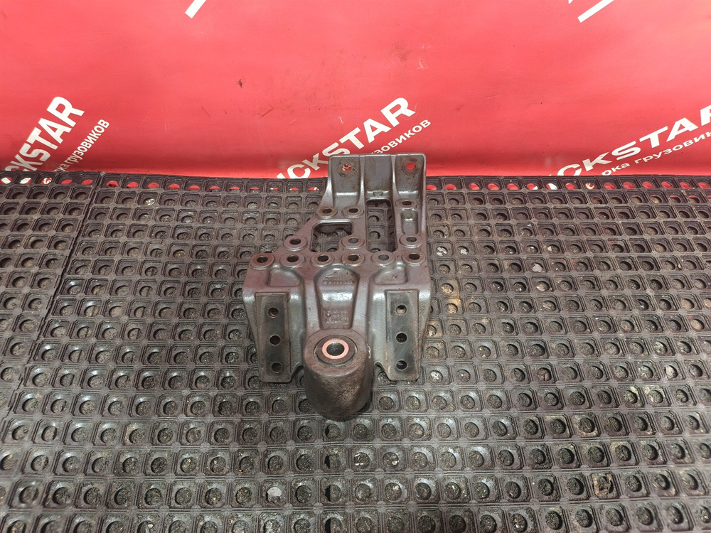 Кронштейн рессоры передней правый 2020г