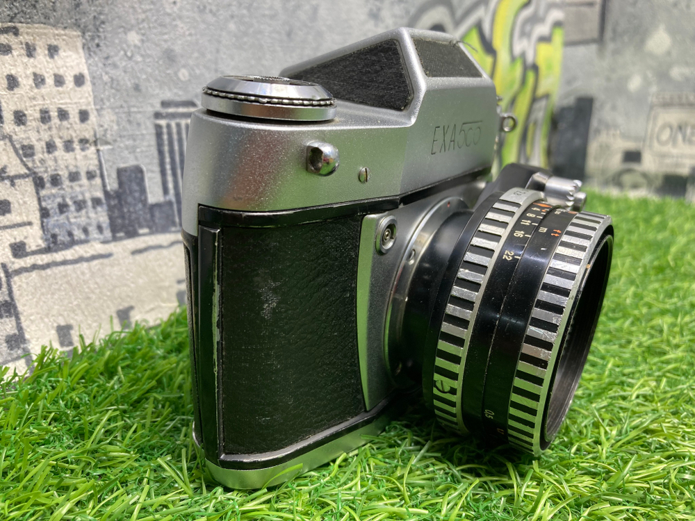 Exa 500 + Carl Zeiss Tessar 50mm 2.8