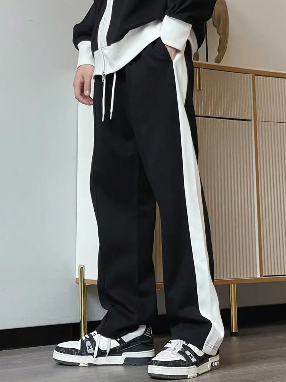 Мужской костюм-двойка "Черно-Белый"