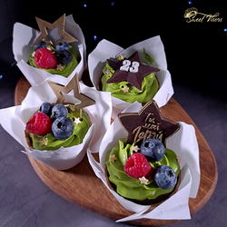 Капкейк для мужчин на 23 февраля. Кондитерская Sweet Visors Сладкие Козырьки. Кондитер Светлана Дегтерева. Десерты ручной работы на заказ в СПБ.