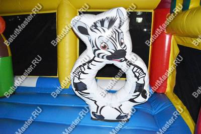 Коммерческий надувной батут "Веселый дом и звери в нём" с крышей 12*7*6 м