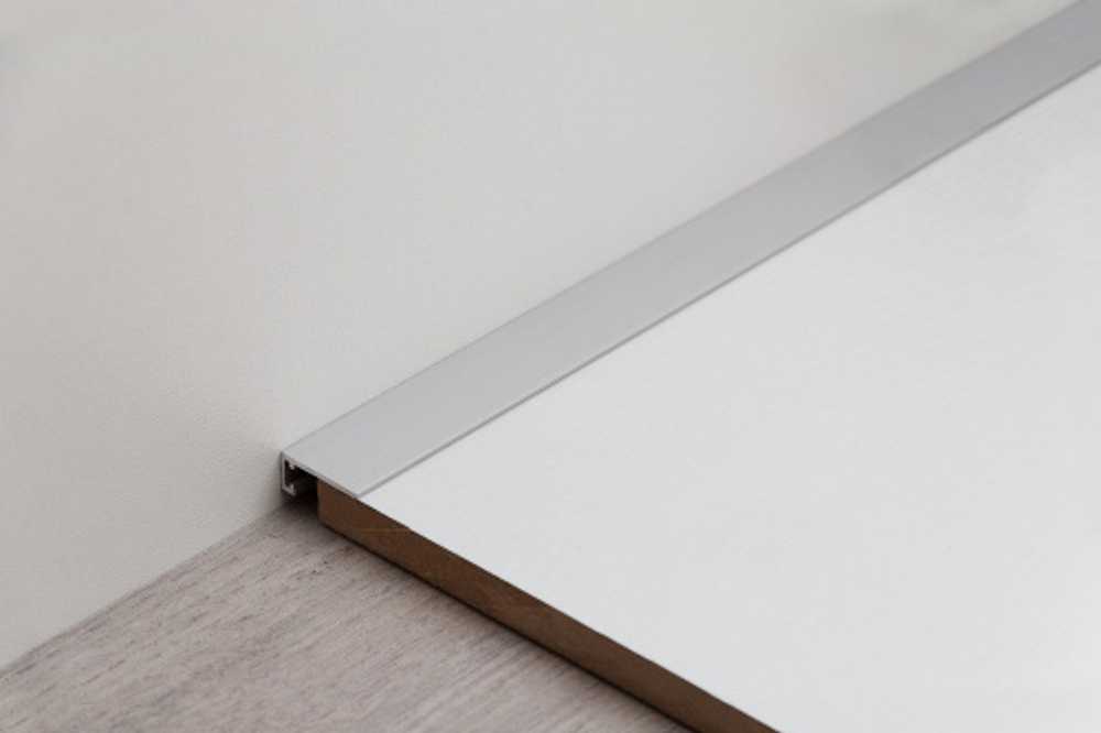 Антиплинтус алюминиевый Апл 01.2700.001. Без покрытия 16х6,1х2700мм