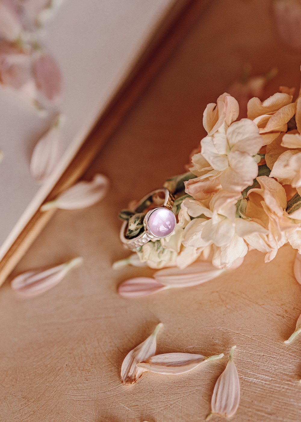 Кольцо «Моно» с розовым кварцем