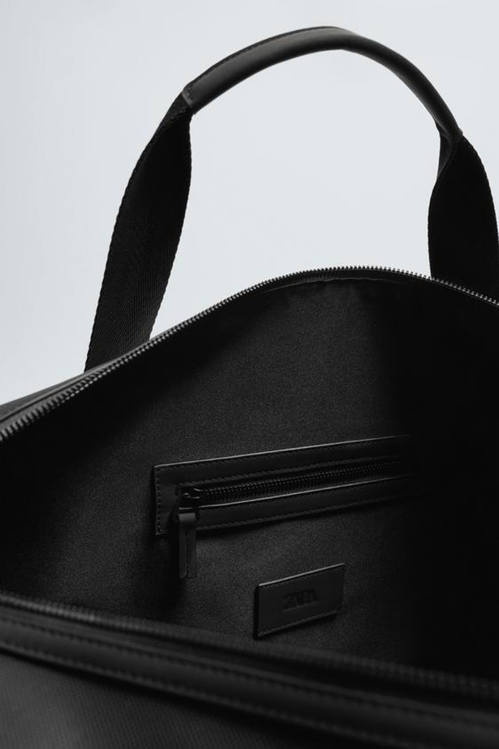 ZARA ПРОРЕЗИНЕННАЯ ДОРОЖНАЯ СУМКА, ЧЕРНЫЙ