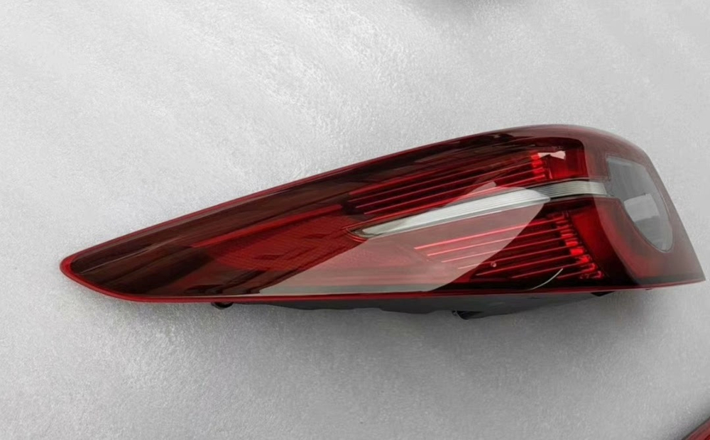 Задние фонари внутренние Mazda 3 Axela оригинал бу