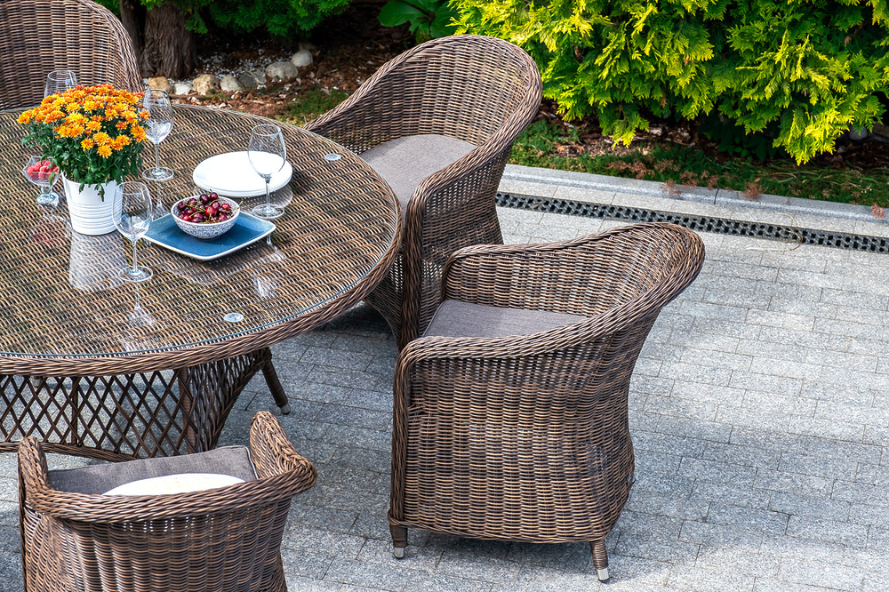 "Равенна" плетеное кресло из искусственного ротанга, цвет коричневый с серой подушкой