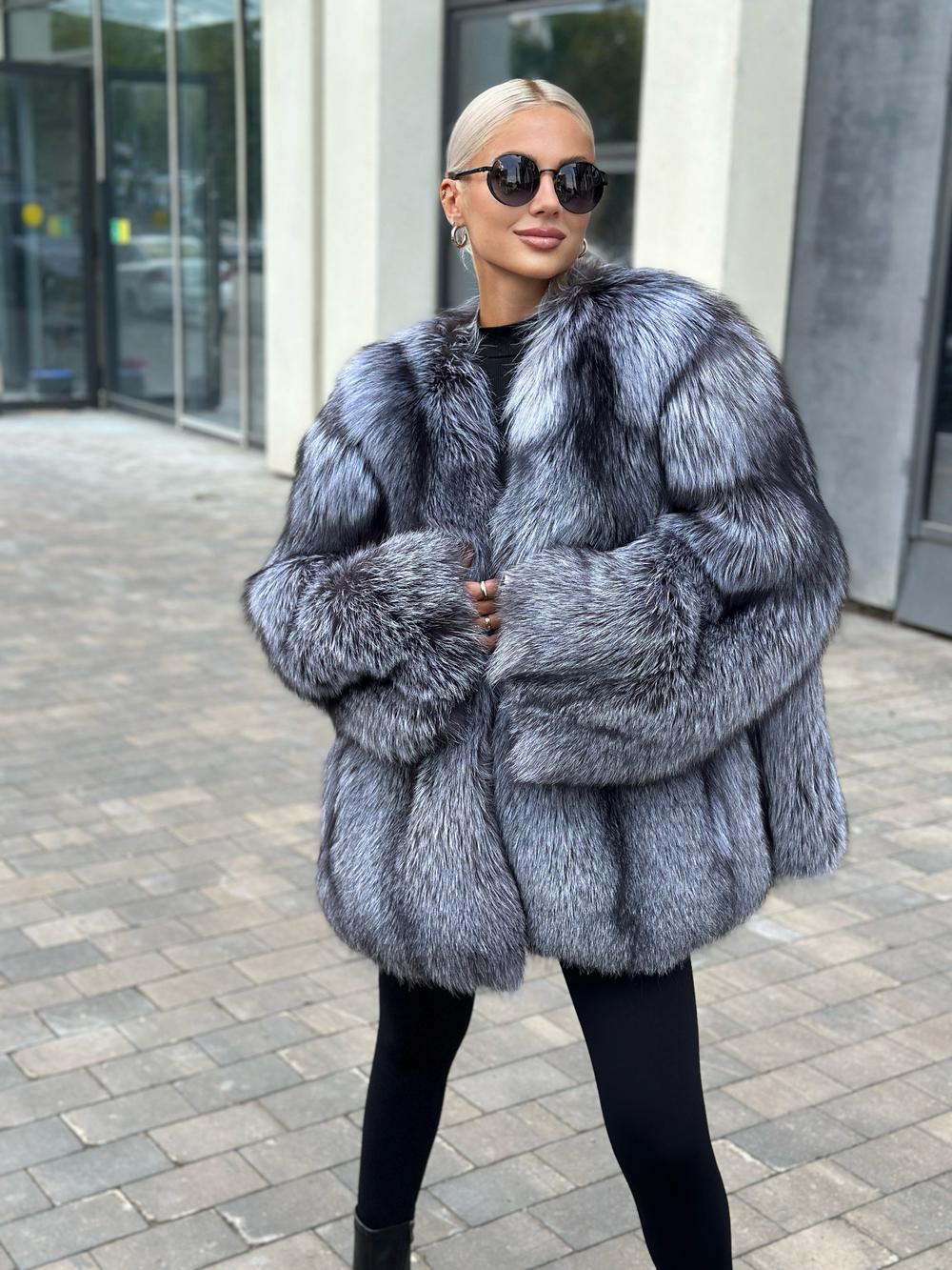 Шуба из меха финской чернобурки 70см