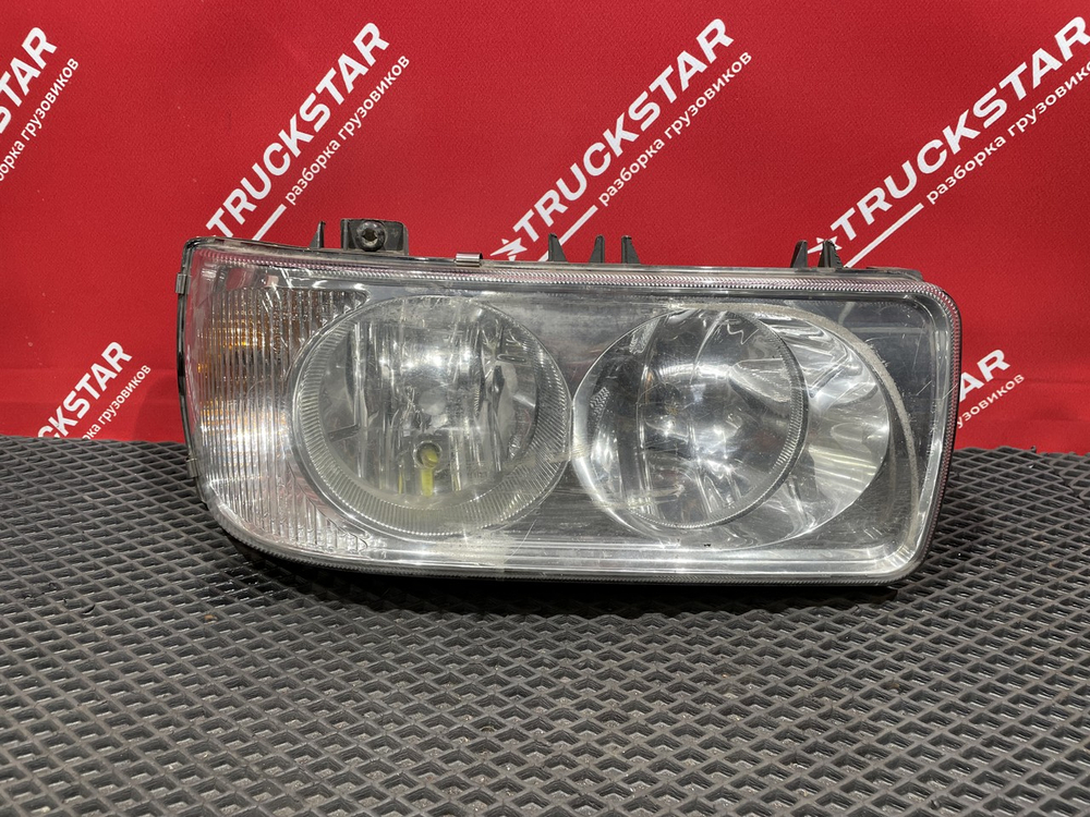 Фара передняя правая