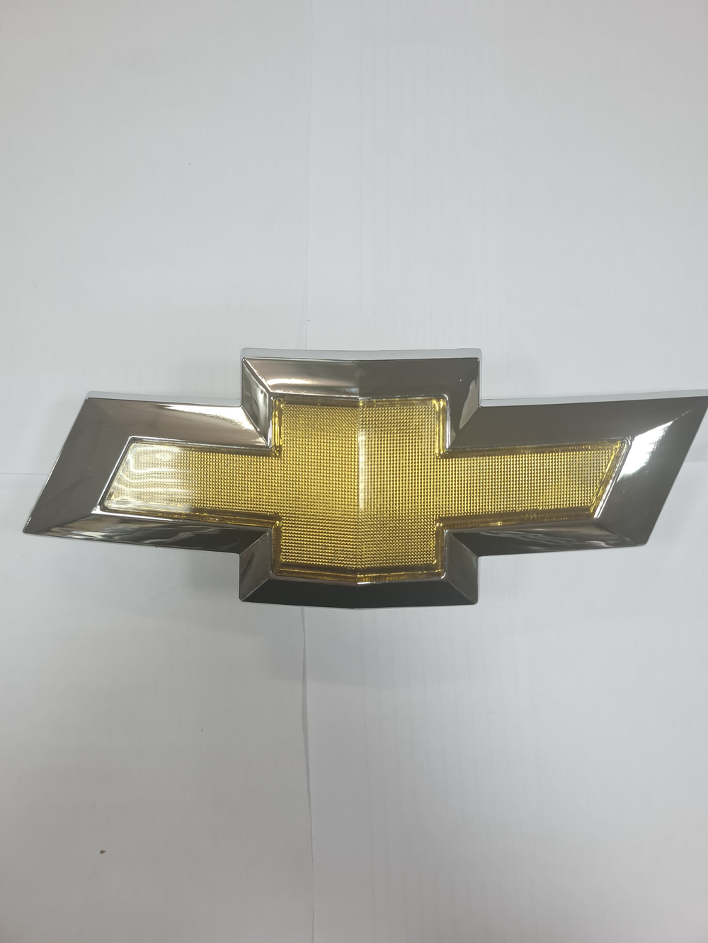 Эмблема передняя Шевроле Кобальт желтая