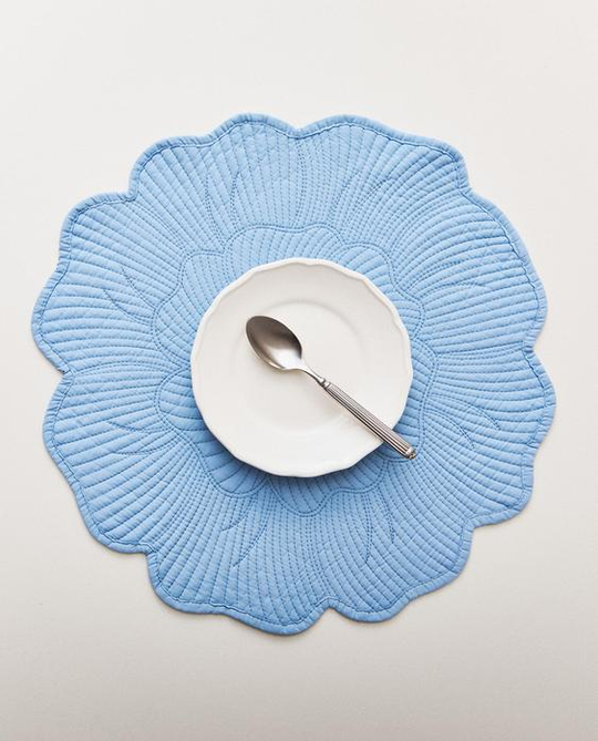 ZARA HOME СТЕГАНАЯ ПОДСТАВКА ПОД ПРИБОРЫ В ФОРМЕ ЦВЕТКА, СИНИЙ