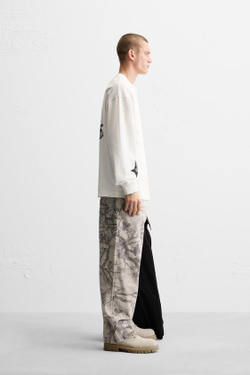 ZARA ФУТБОЛКА С ПРИНТОМ, ЖЕЛТОВАТО-БЕЛЫЙ