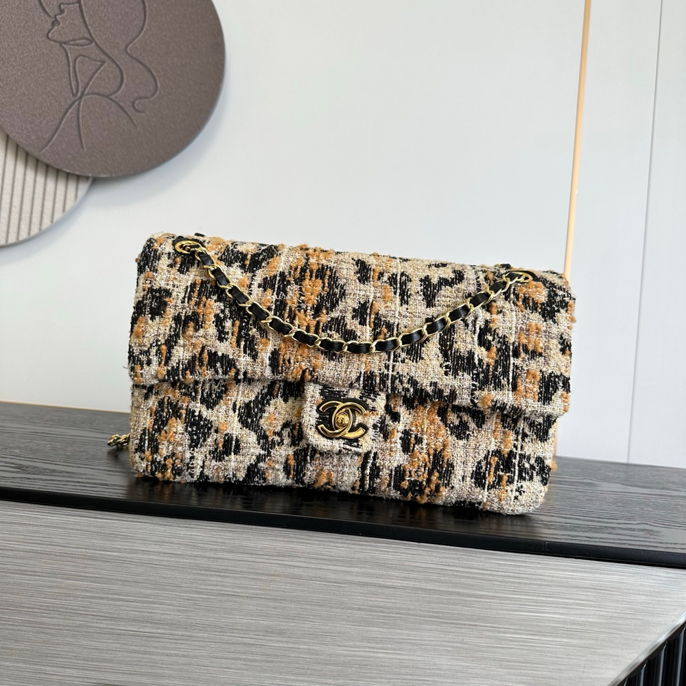 Chanel Maxi Flapbag 32 cm