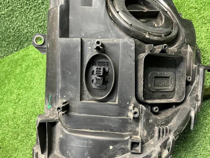 Фара правая Mini Hatch R56 (2010-2013) ксенон