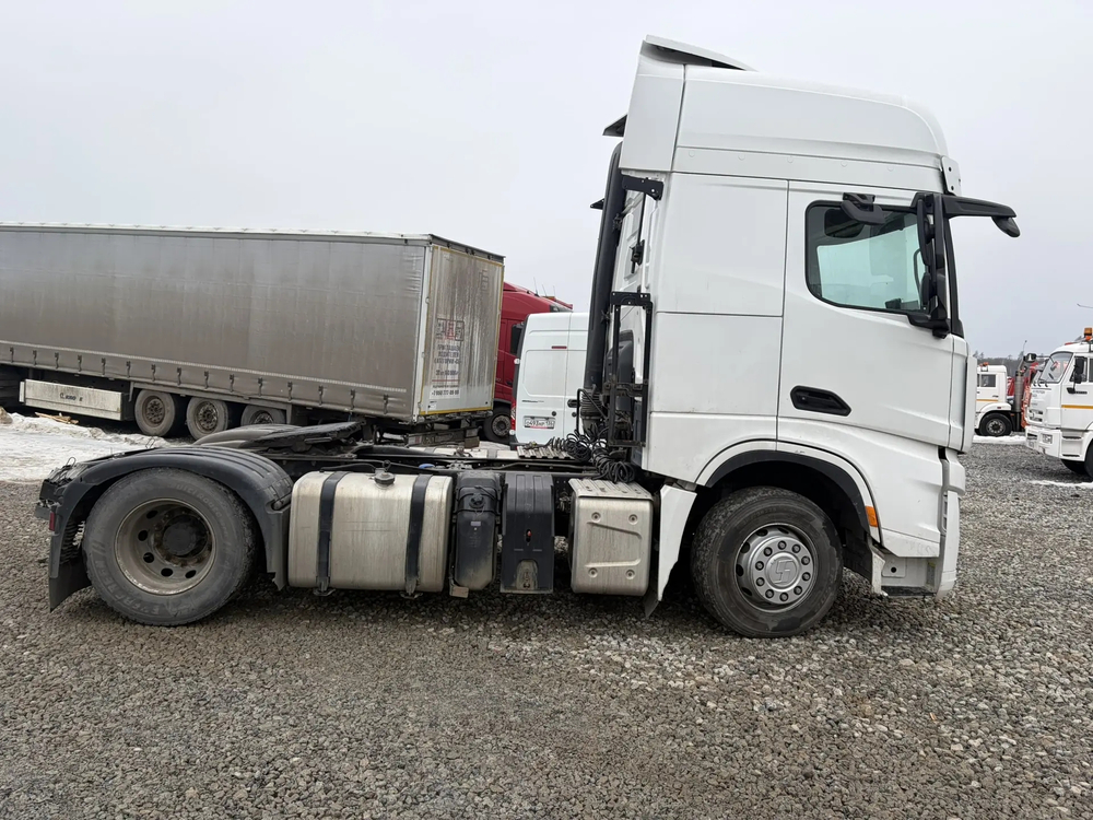 Shacman (Shaanxi) SX* 4x2 Седельный тягач SX4188YY381 (Дизельный, 12,5 л, 473 л.с., МТ)