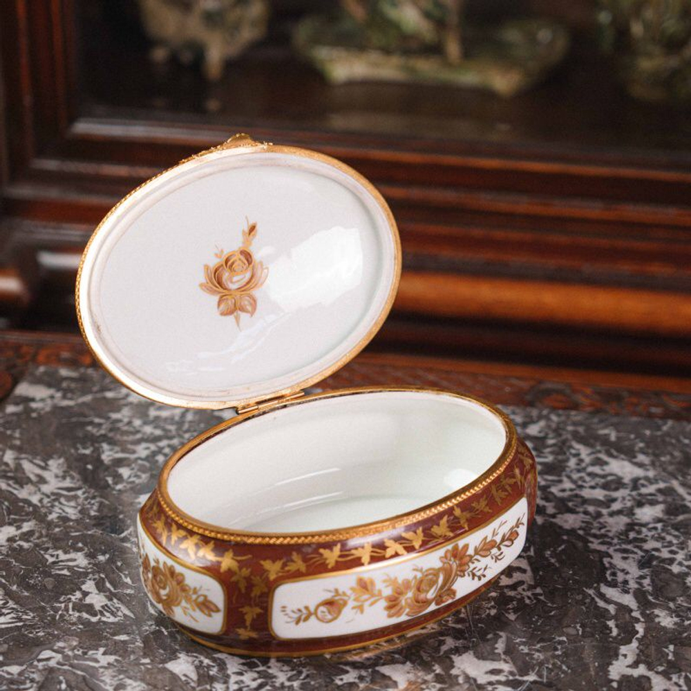 Шкатулка Лиможского фарфора с ручной росписью