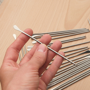 Шило для нанесения и перемешивания краски