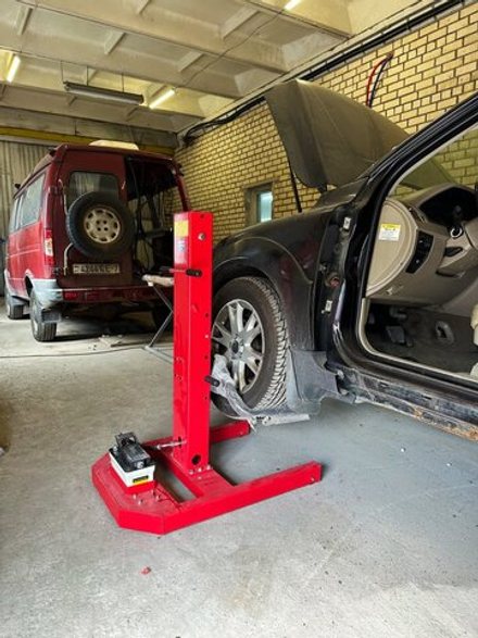 Подъемник мобильный гидравлический (одностоечный) с захватом под колесо мод.T08311 арт.HL-0.56J, horex