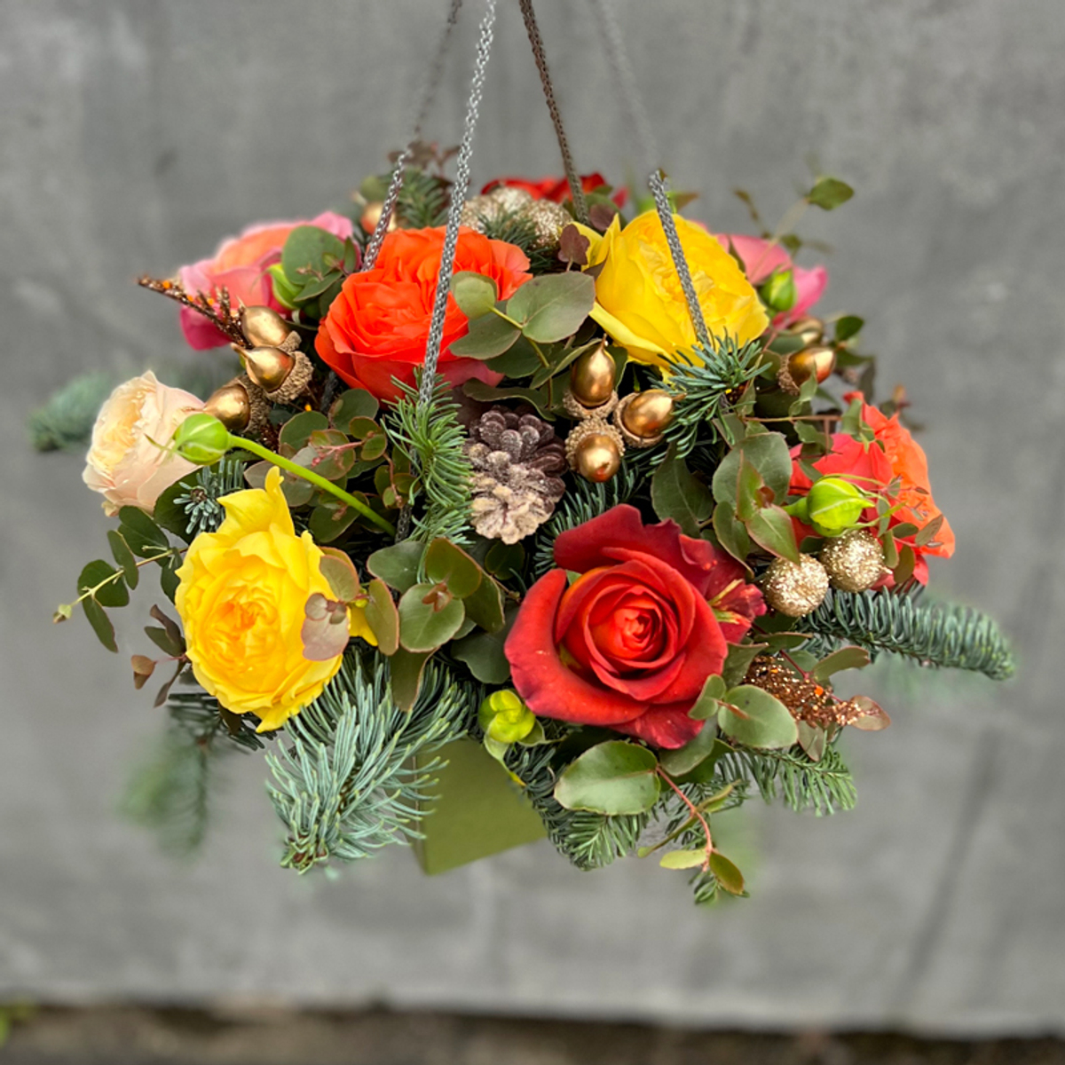 ❄ Конфетти — новогодняя композиция интерьерных и ароматных роз — d ~ 35 см