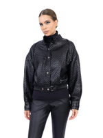 Женская чёрная кожаная куртка-бомбер с плетёным эффектом