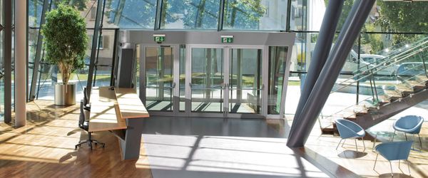 Уборка в вестибюлях