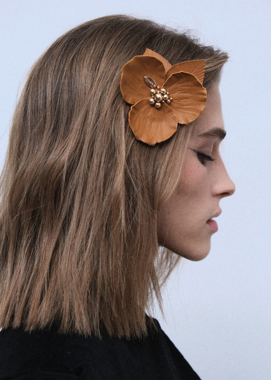 Заколка-пион