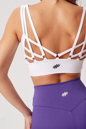 Топ с кольцами на спине