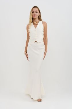 Жилет укороченный из вискозы ванильного цвета