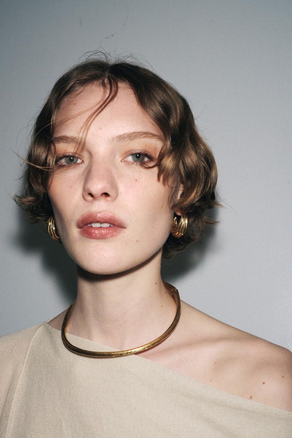 ZARA СЕРЬГИ-КОЛЬЦА СРЕДНЕГО РАЗМЕРА С ТЕКСТУРОЙ, ЗОЛОТИСТЫЙ