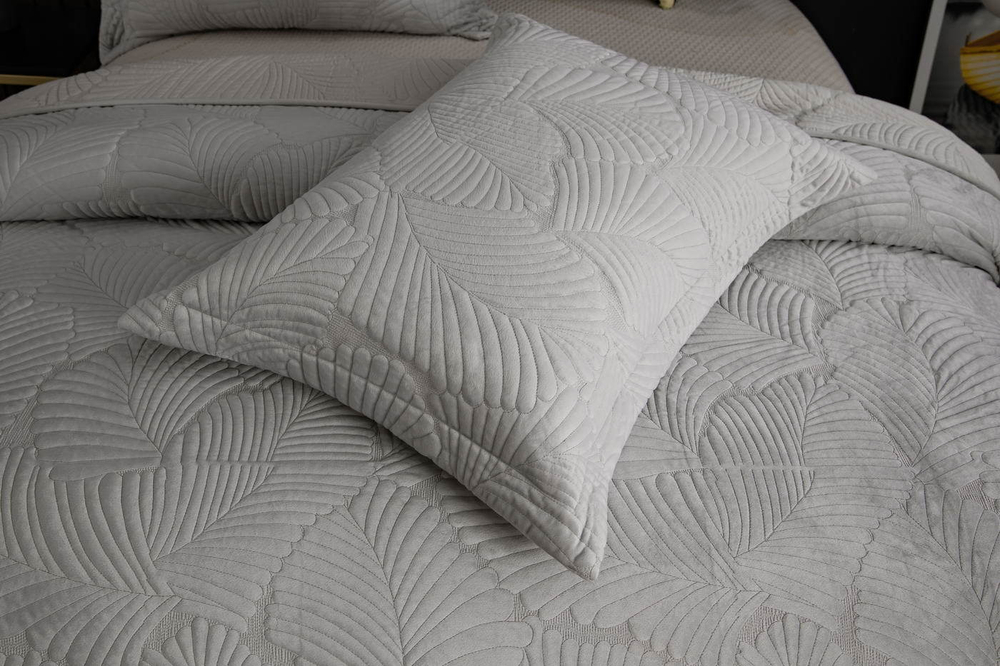 Покрывало 240х260 и 2 наволочки Sofi De MarkO Ноэль белое