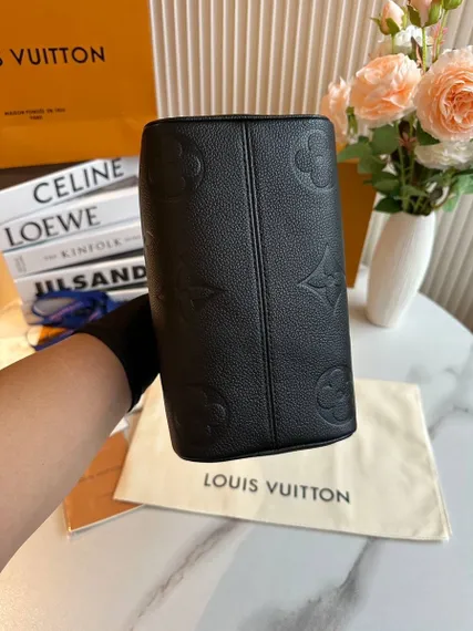 Сумка Louis Vuitton Speedy 20 с плечевым ремнем черный