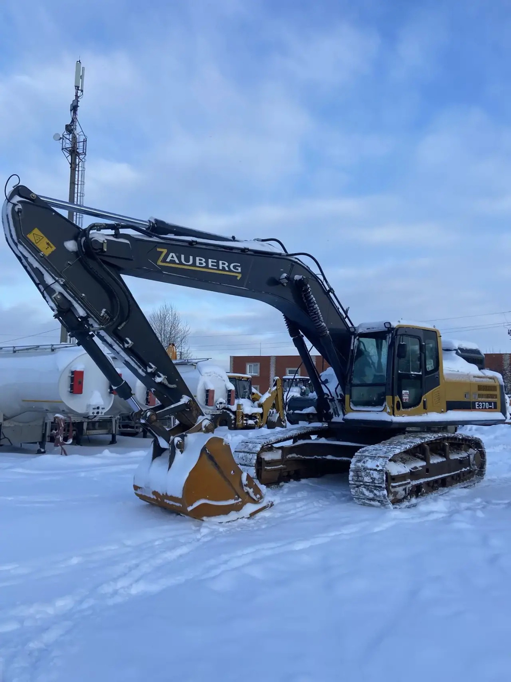 Zauberg E370* Экскаватор E370-I (Дизельный, 7,8 л, 288 л.с., АТ)
