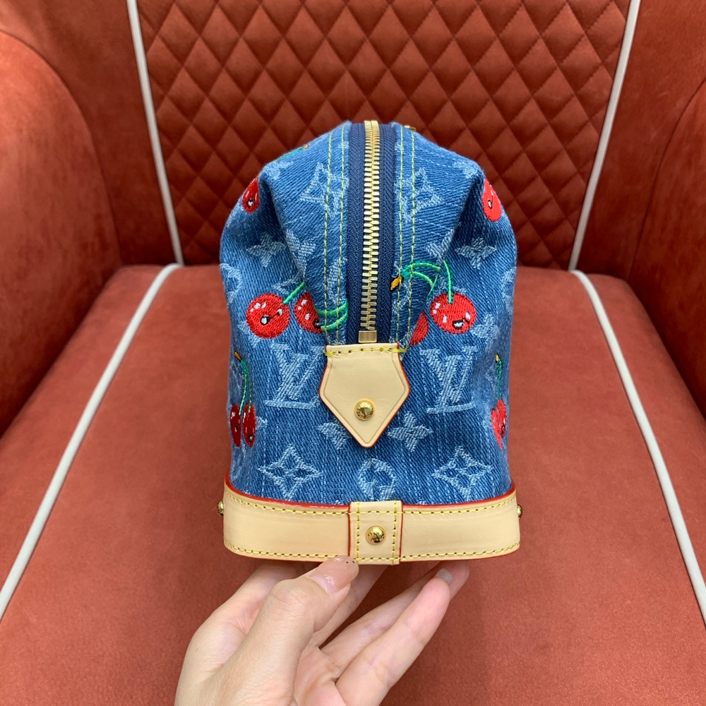 Louis Vuitton Pochette Cosmetique GM