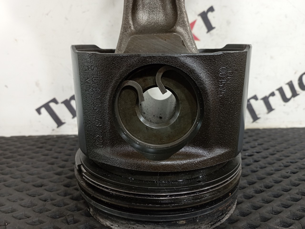 Поршень с шатуном