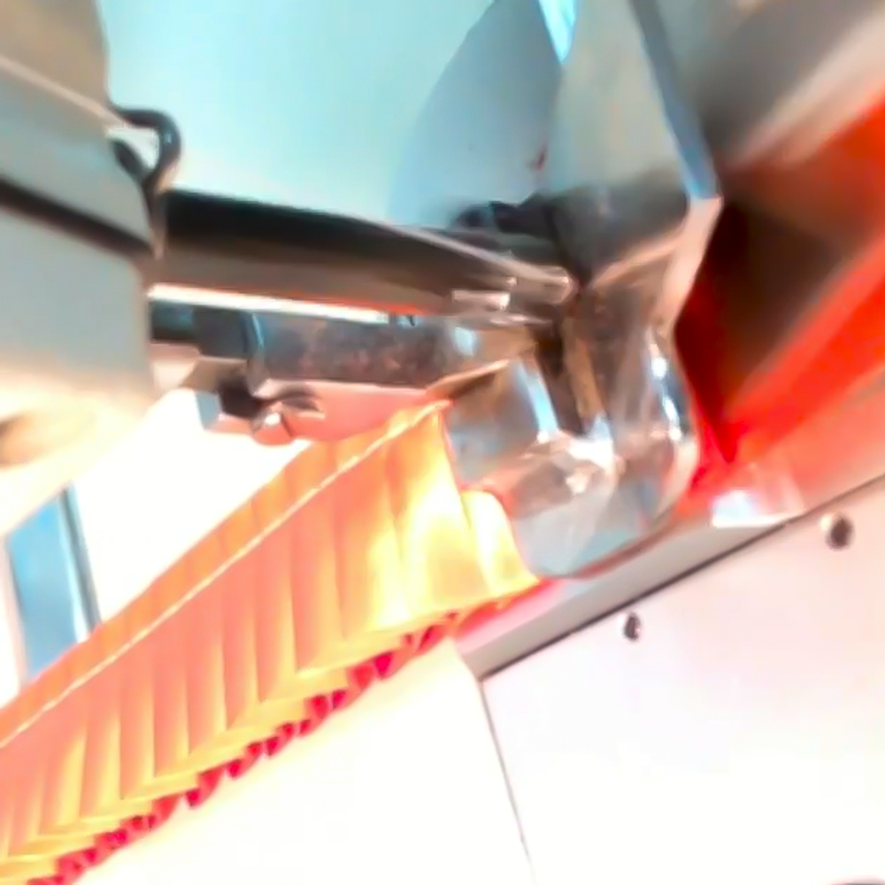 Плиссировка сатиновых лент заказчика, шириной 25 мм.