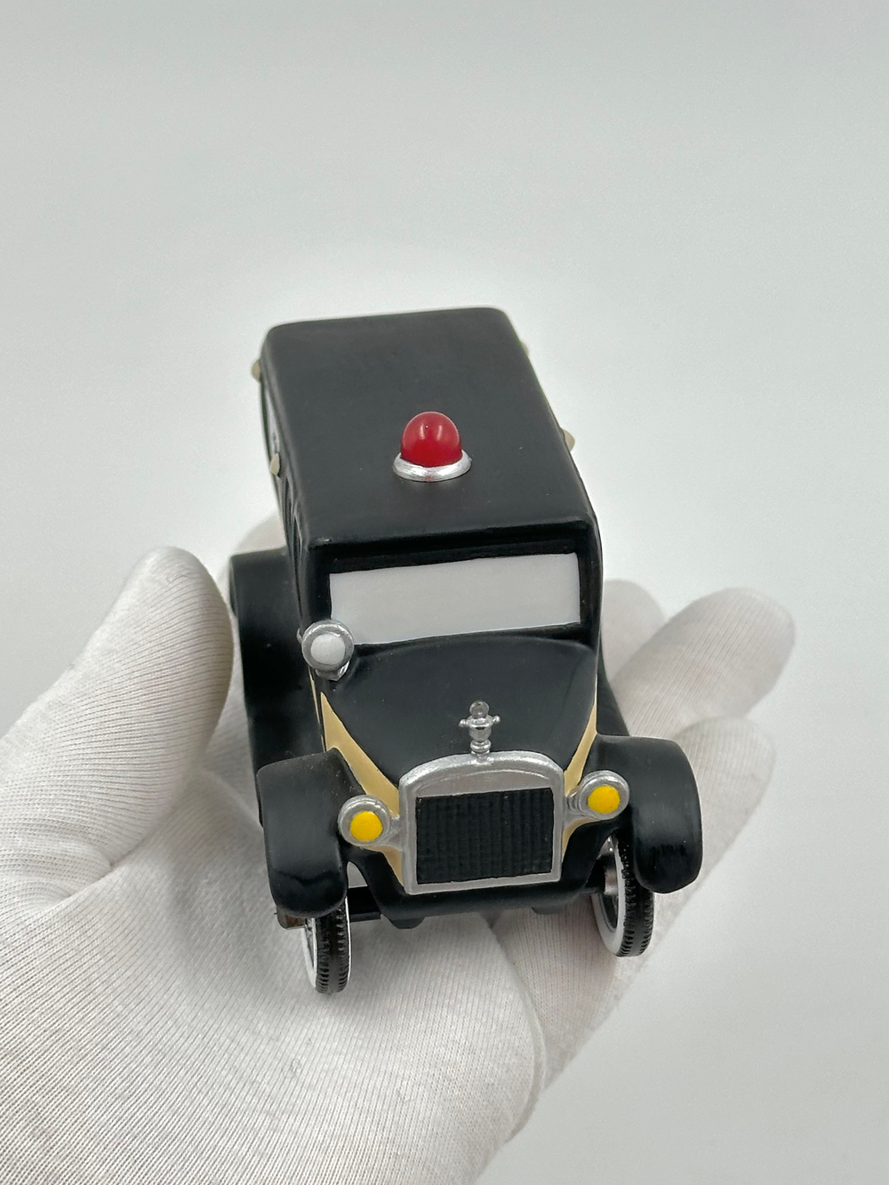 Фигурка Автомобиль скорой помощи Department 56