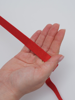 Резинка бретелечная красная глянцевая ширина 15 мм